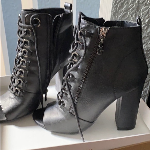 G by guess open toe booties - Picture 3 of 4